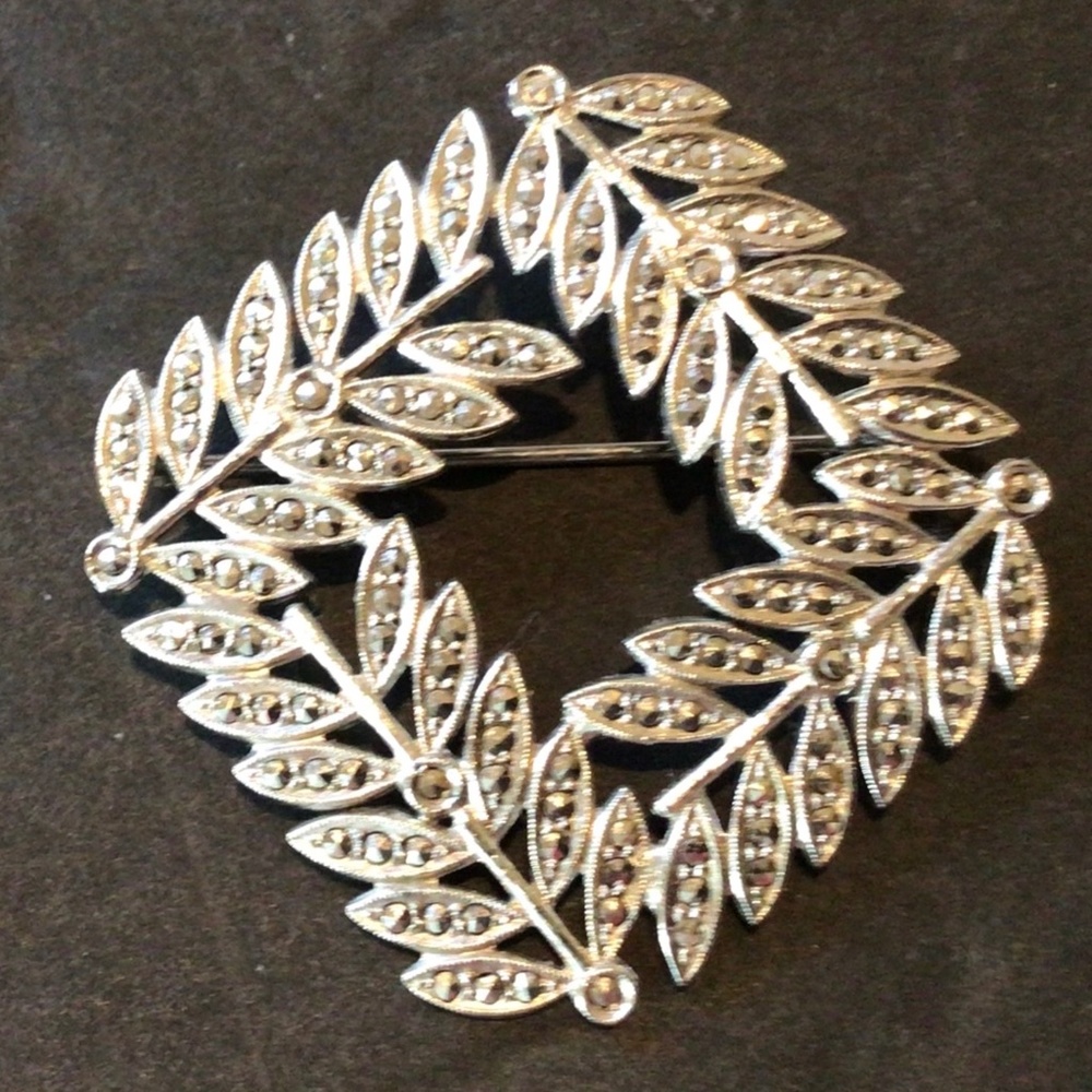 Beautiful Vintage Rhinestone 1-3/4” Square Brooch/Pin